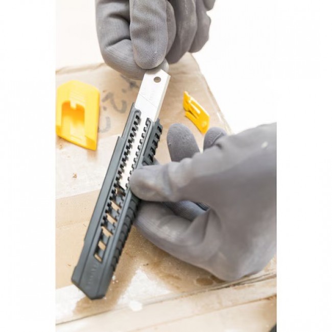 Cutter 18 mm SM - Bricozor 3.jpeg STANLEY
