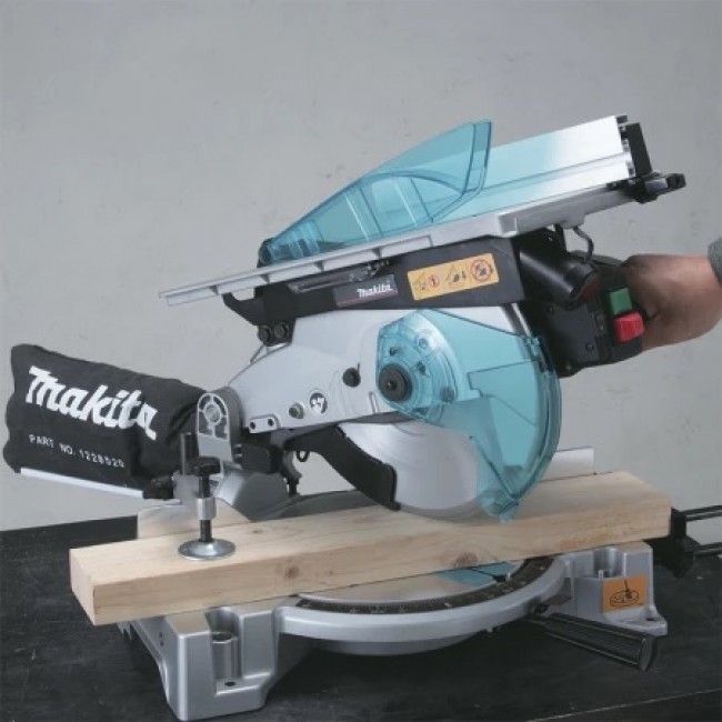 scie-a-coupe-d-onglet-et-a-delignage-1650w-o260mm-lh1040-makita 2.jpeg MAKITA