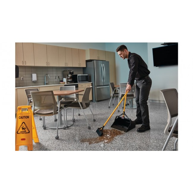 mise en situation maximizer rubbermaid - pelle déchets solides et liquides - bricozor.jpeg RUBBERMAID