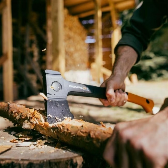 1069103_fiskarsemea_08_x18_universal_axe.jpeg FISKARS