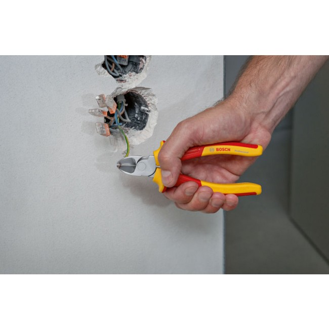 VDE_Handtools_Diagonal_SideCutter_160mm_Application_0003_T3.jpg BOSCH