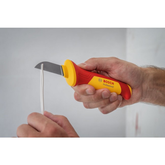 VDE_Handtools_Cable_Knife_Application_013_T3.jpg BOSCH