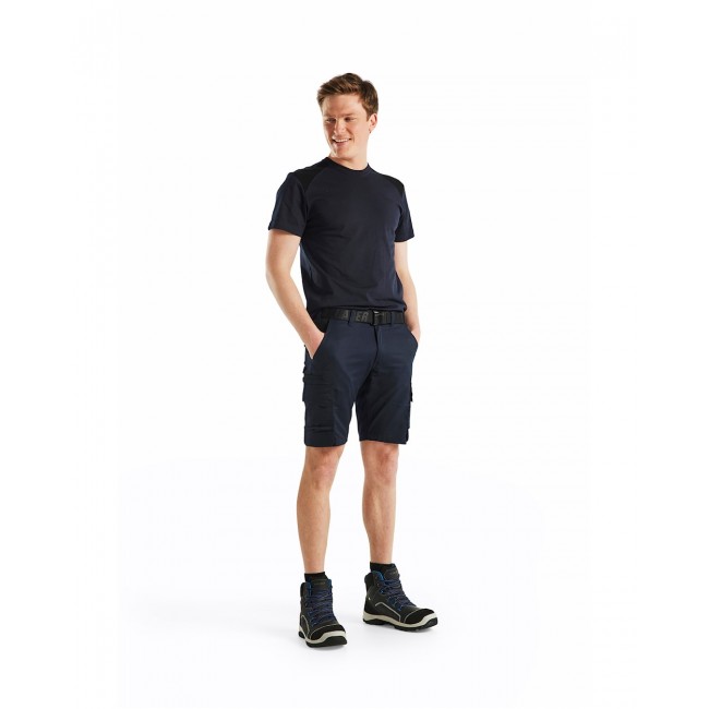 337910428699_FRONT.jpg BLAKLADER