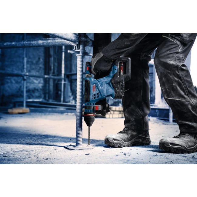EXBH18V-32F_Application_Drill_Close_1271_T1_Bluelook.jpg BOSCH