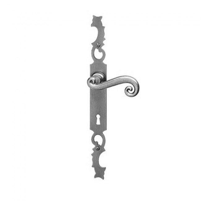 Poignees-sur-plaque-cle-L-aquitaine-fer-patine-bouvet.jpg BOUVET