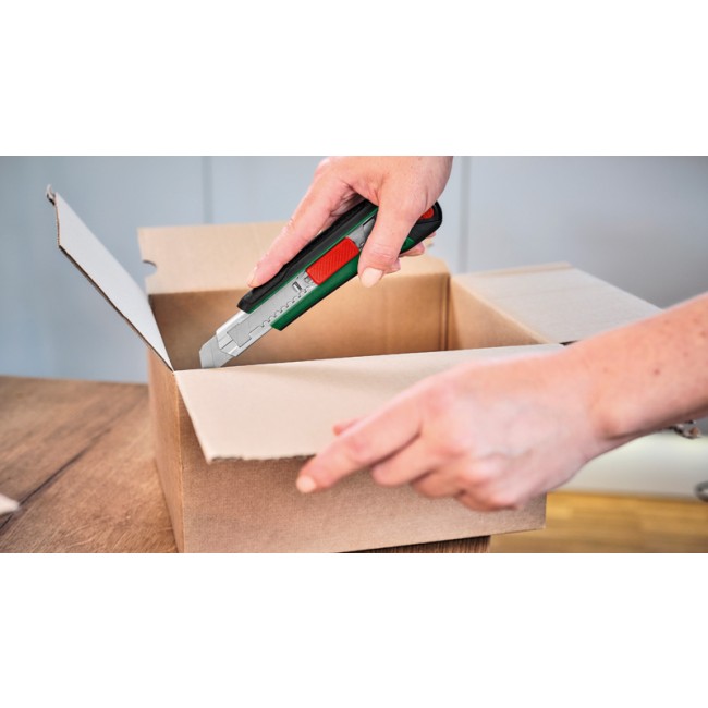 o403921v117 DIY_Hand_Tool_VARIOUS_Snap_Off_Knife_application_002_3200x1800px.jpg BOSCH