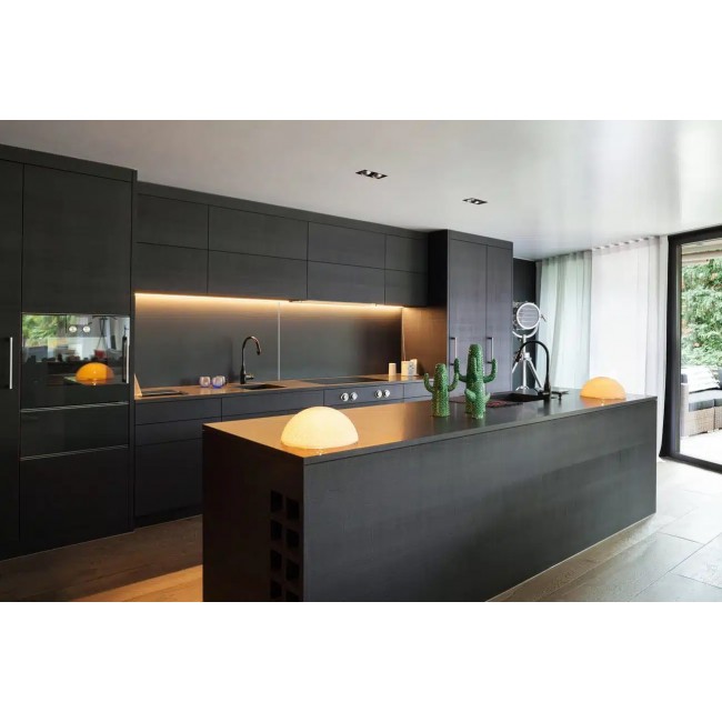 Credence-de-cuisine-noir-brosse-et-jonction-alu.jpg NORDLINGER