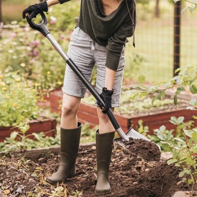 1066708_fiskarsemea_07_ergonomic_pointed_spade_grey.jpeg FISKARS