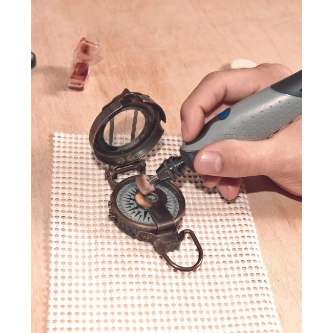 Dremel 2050 Stylo+ multifonction et 15 accessoires - F0132050SM utilisation 3.jpg DREMEL