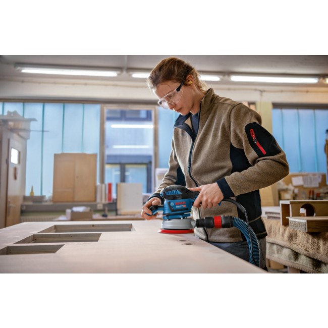 GEX_40-150_application_Tuer_092_T5.jpg BOSCH