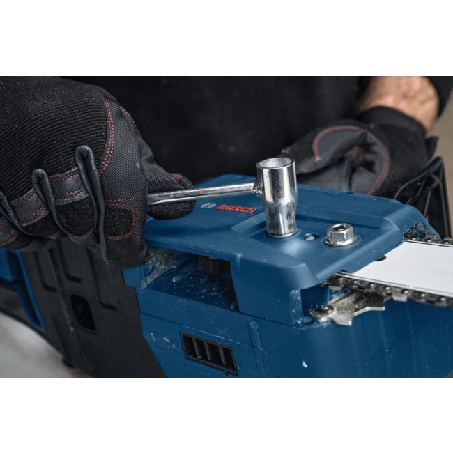 GKE_18V-40_Application_Carpentry_Scrench_Nuts_01054_T2.jpg BOSCH