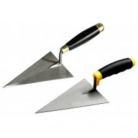 Truelle triangulaire avec manche en bois - 14 cm OUTIFRANCE