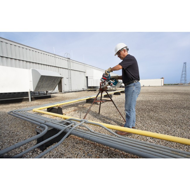 GCB_18V-63_application_li_conduit_roof_T4.jpg BOSCH