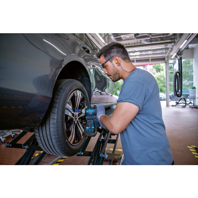 GDS_18V-330_application_Radwechsel-PKW_068 (7).jpg BOSCH