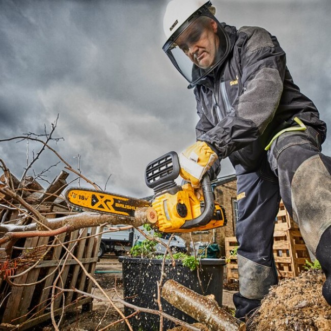 Tronçonneuse élagueuse 30 cm - XR 18V – 5Ah – DCM565P1-QW.jpeg DEWALT