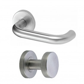 Poignées de porte palière coudées sur rosaces rondes Linox inox brossé VACHETTE