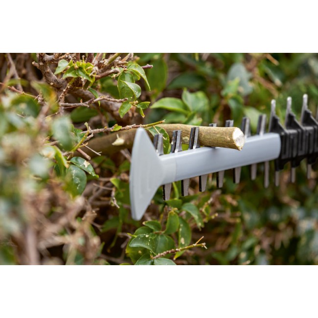 GHE_18V-60_application_sawing6199_T8.jpg BOSCH