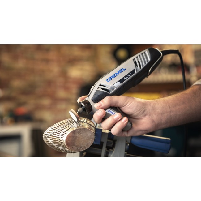 dremel-4250-429-detailers-grip-multi-tool-hero-polishing-silverware (7).jpeg 