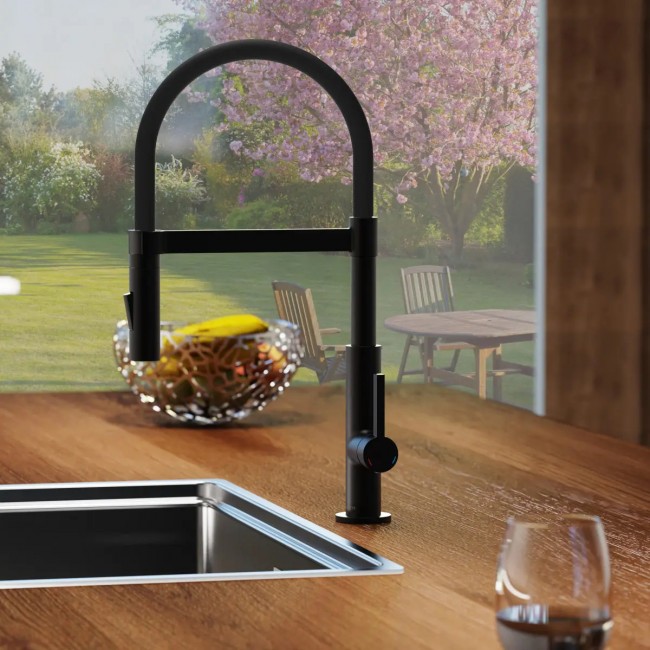 miami-mitigeur-cuisine-avec-flexible-soft-touch-noir-mat (3).jpg SCHÜTTE