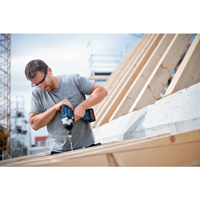 GDS_18V-1000_application_dachstuhl_holzschraube_96_T2.jpg BOSCH