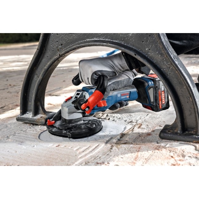 GBR_18V-15_S_Application_Grinding_Close_66544_T1.jpg BOSCH