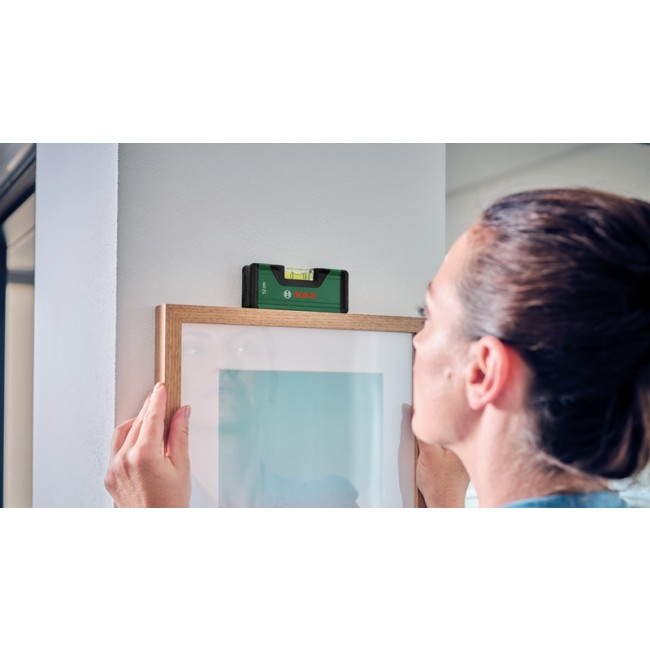 o403857v117 DIY_Hand_Tool_VARIOUS_Spirit_Level_12cm_application_001_3200x1800px.jpg BOSCH