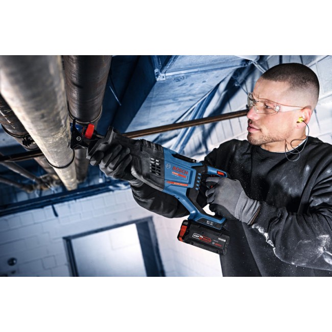 EXSA18V_32_Application_Cutting_Pipes_Close_513_T1_Bluelook.jpg BOSCH