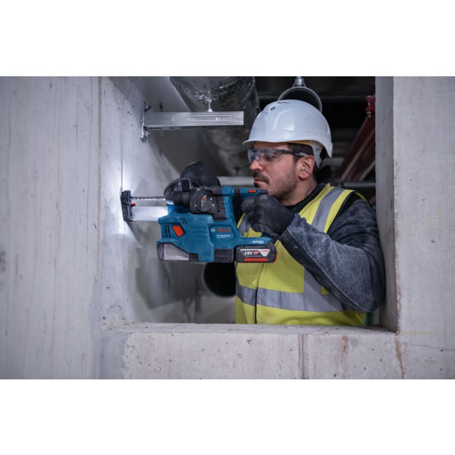 GBH_18V-22_GDE_18V_application_16_Wall_031 (10).jpg BOSCH