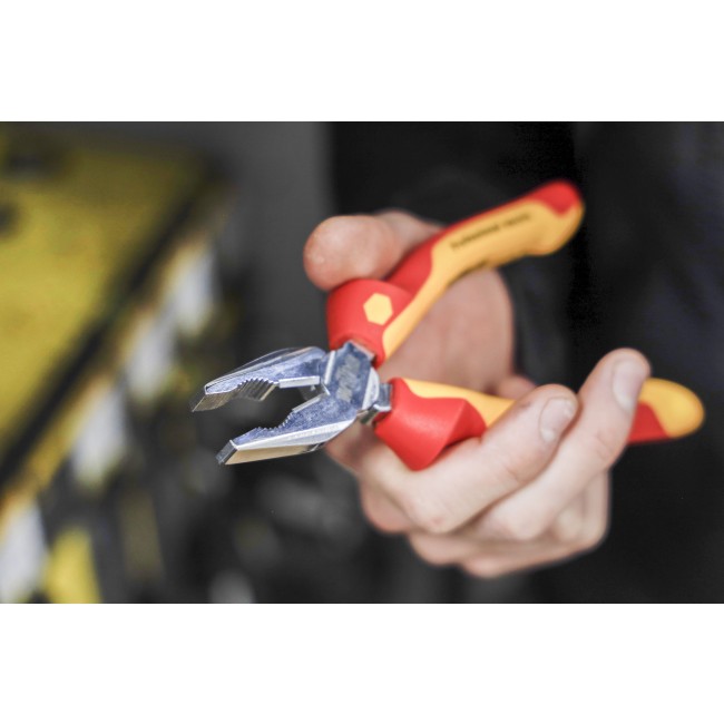 Pince universelle bi-matière isolée - Bricozor 1.jpg WIHA