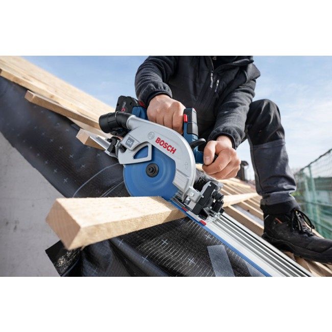 GKS_18V-57-2_FSN_440_X_Application_Roof_Batten_close_00358_T2 (1).jpg BOSCH