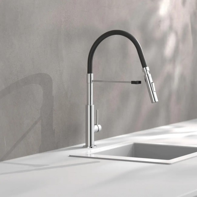 stilo-mitigeur-cuisine-avec-flexible-soft-touch-chrome-noir (1).jpg SCHÜTTE