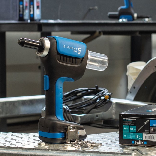 -riveteuse-sur-batterie-element-pour-rivets-aveugles-25-a-50mmV2.jpeg SCELL IT