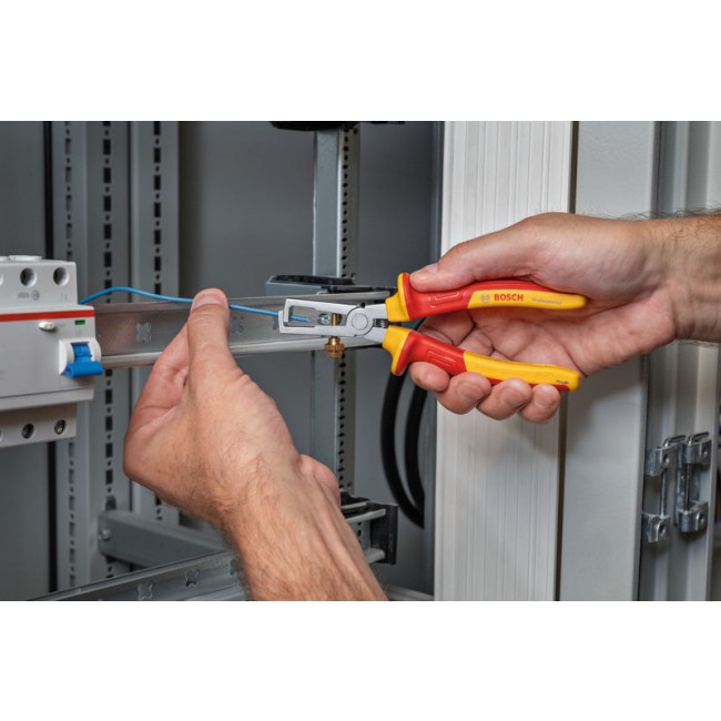 VDE_Handtools_Wire_Striper_160mm_Application_018_T3.jpg BOSCH