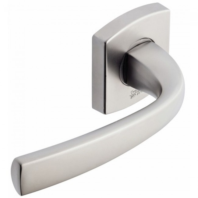 poignees-de-portes-sur-rosaces-muze-chrome-velours-vachette-square-1000x1000.jpg VACHETTE