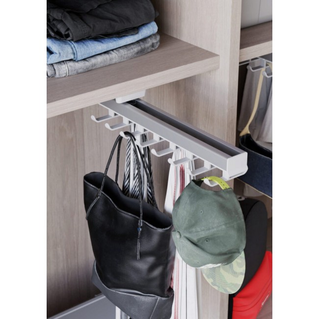 ALLEGATO-11-Armadio_Dettaglio_03_418_A4_P_HD_Scene_2023-04-17-scaled-1-724x1024.jpg AMBOS