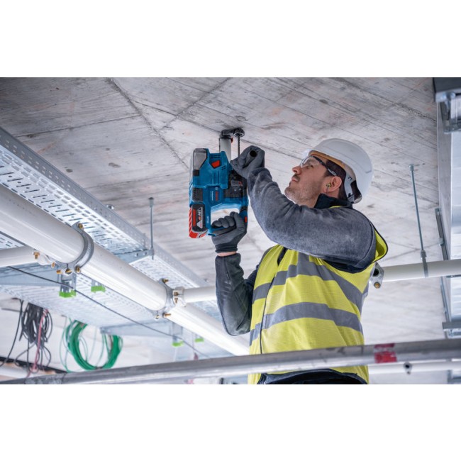 GBH_18V-22_GDE_18V_application_16_Overhead_Close_up_029_T3.jpg BOSCH