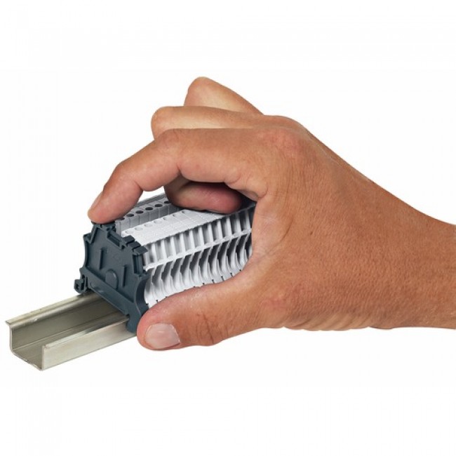 I360032_1.jpg LEGRAND