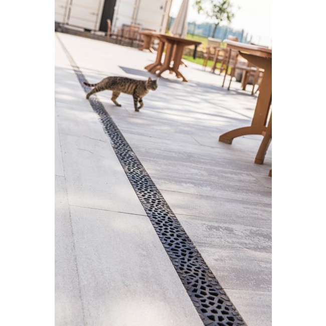 ACO_Voronoï_ambiance_grille_fonte_caniveau.jpeg ACO