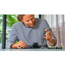 o482588v117 DIY_Hand_Tool_PRECISION_SCREWDRIVER_application_002_3200x1800px.jpg BOSCH