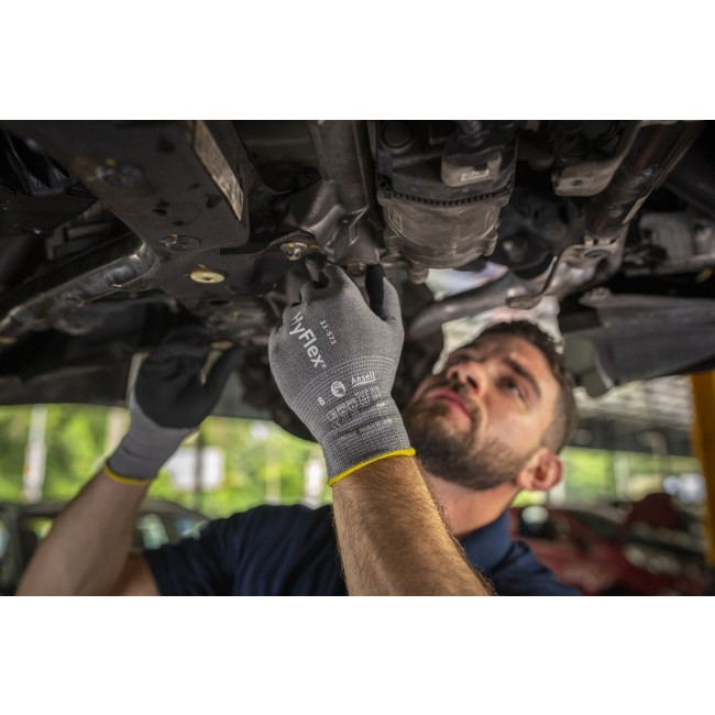 hyflex-11-571-application-automotive-1.jpeg ANSELL