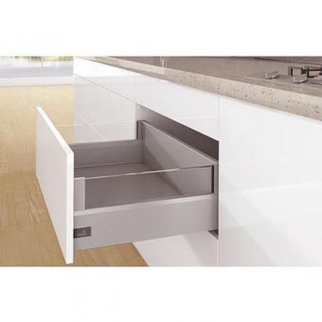 Tiroir ArciTech avec parois en verre DesignSide et profils blancs HETTICH