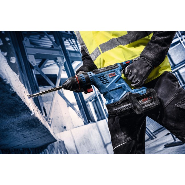 EXBH18V-32F_Application_Drill_Close_1108_T1_Bluelook.jpg BOSCH