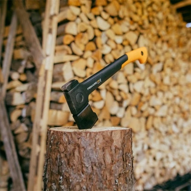 1069103_fiskarsemea_09_x18_universal_axe.jpeg FISKARS