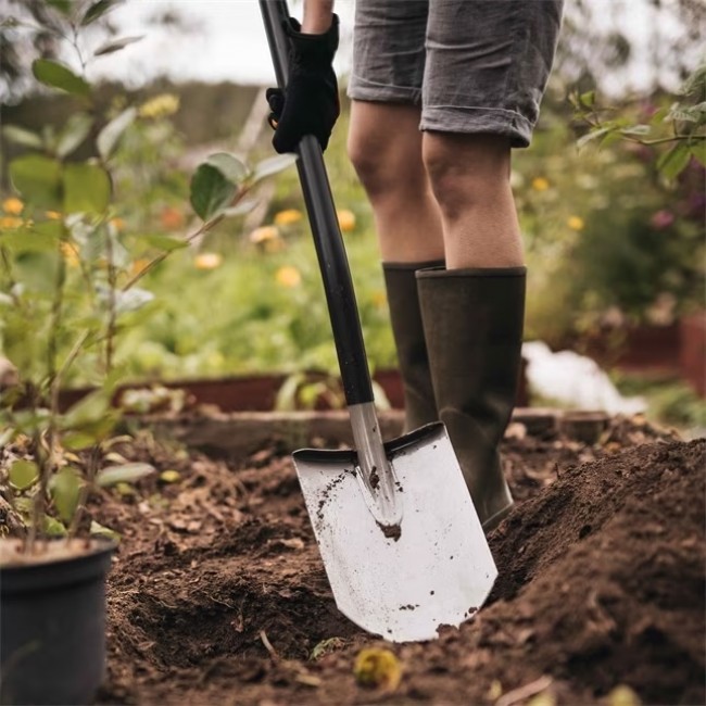 1066708_fiskarsemea_06_ergonomic_pointed_spade_grey.jpeg FISKARS