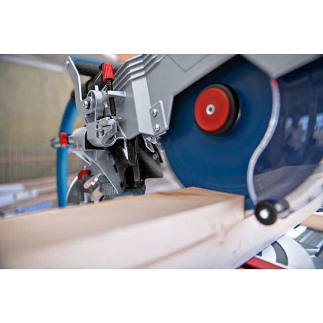 GCM_18V-216_DC_application_Kantholz_Close_2_0041 (11).jpg BOSCH